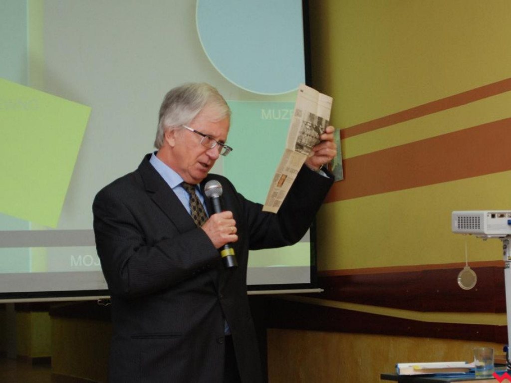 Ławeczka poświęcona Stefanowi Korbońskiemu odsłonięta w Pyzdrach