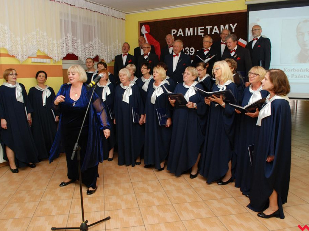 Ławeczka poświęcona Stefanowi Korbońskiemu odsłonięta w Pyzdrach