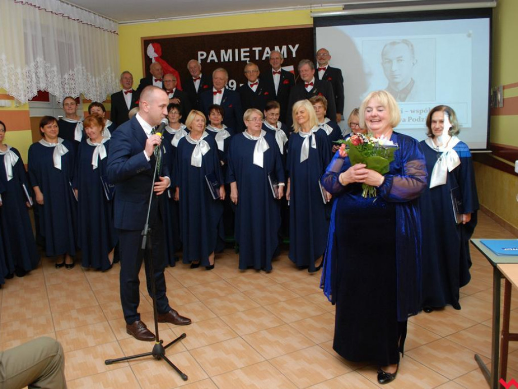 Ławeczka poświęcona Stefanowi Korbońskiemu odsłonięta w Pyzdrach
