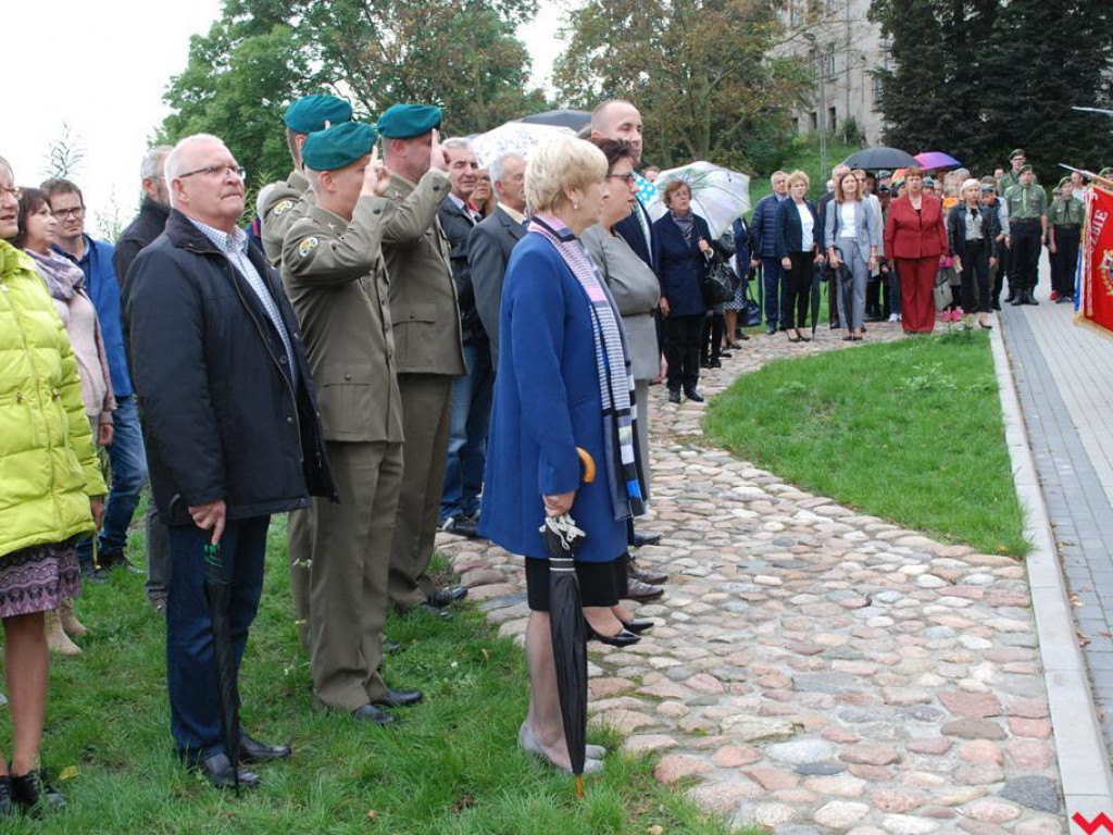 Ławeczka poświęcona Stefanowi Korbońskiemu odsłonięta w Pyzdrach