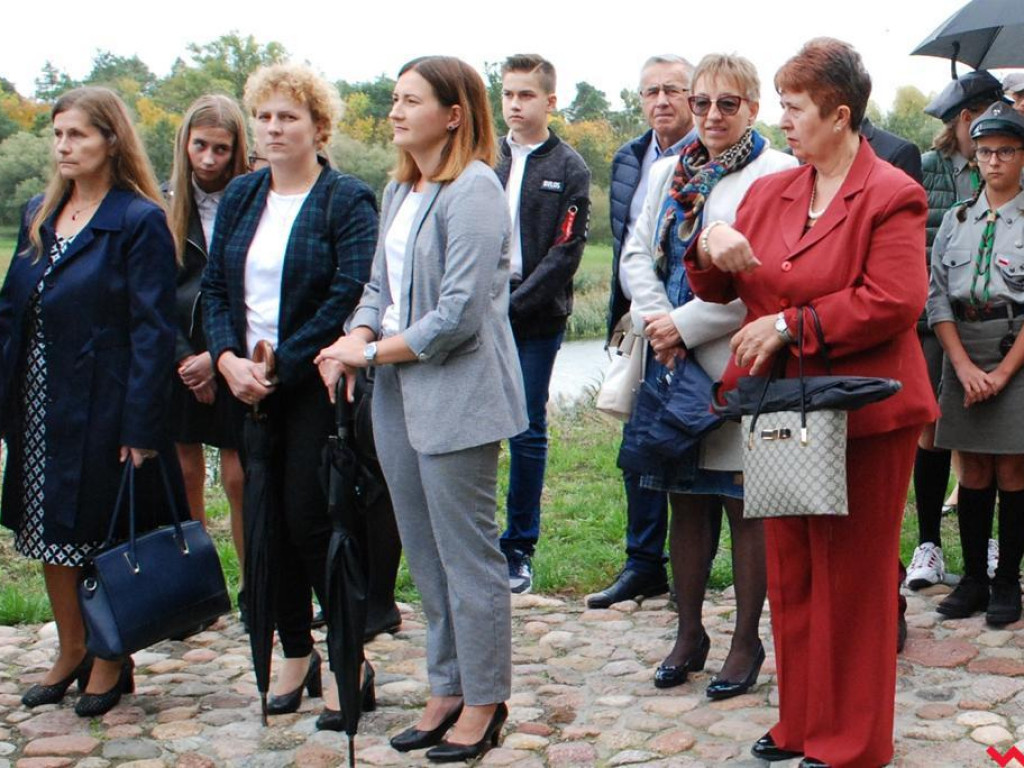 Ławeczka poświęcona Stefanowi Korbońskiemu odsłonięta w Pyzdrach