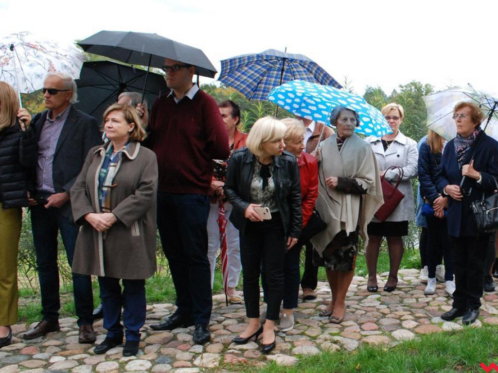Ławeczka poświęcona Stefanowi Korbońskiemu odsłonięta w Pyzdrach