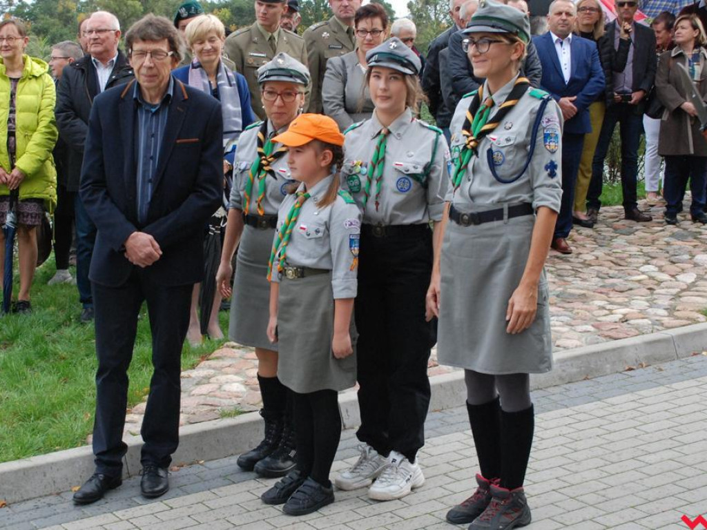Ławeczka poświęcona Stefanowi Korbońskiemu odsłonięta w Pyzdrach