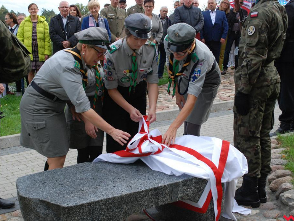 Ławeczka poświęcona Stefanowi Korbońskiemu odsłonięta w Pyzdrach