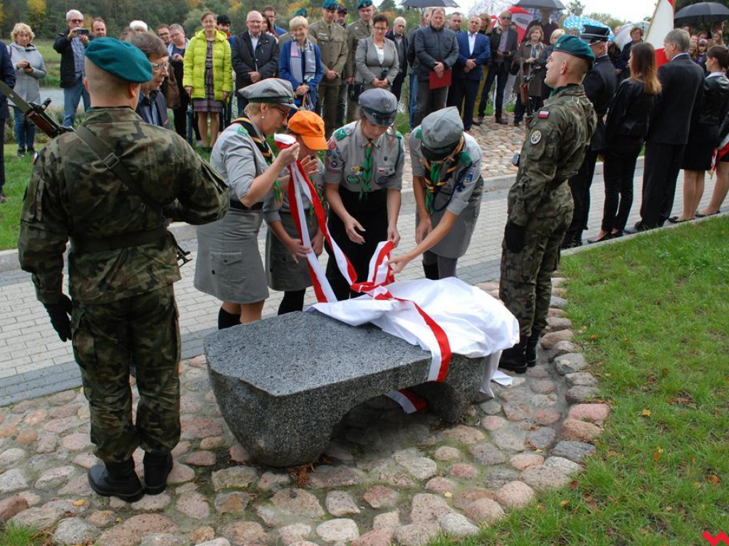 Ławeczka poświęcona Stefanowi Korbońskiemu odsłonięta w Pyzdrach
