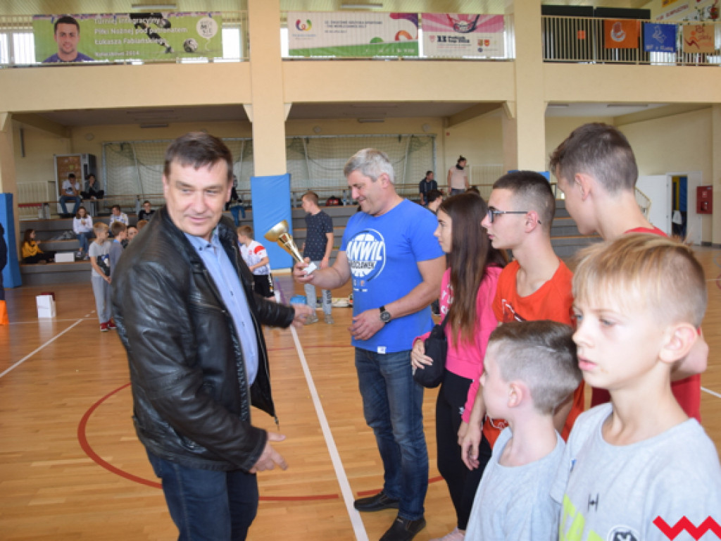 Horyzont Kołaczkowo zwycięża w mistrzostwach domów dziecka w unihokeju