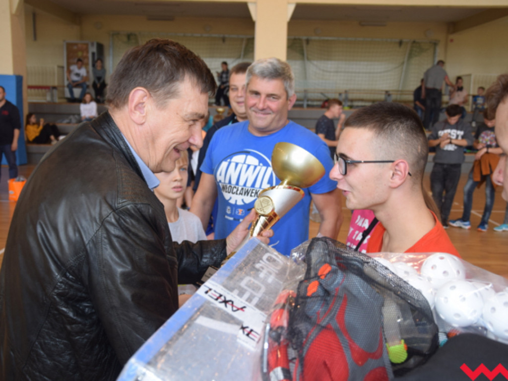 Horyzont Kołaczkowo zwycięża w mistrzostwach domów dziecka w unihokeju