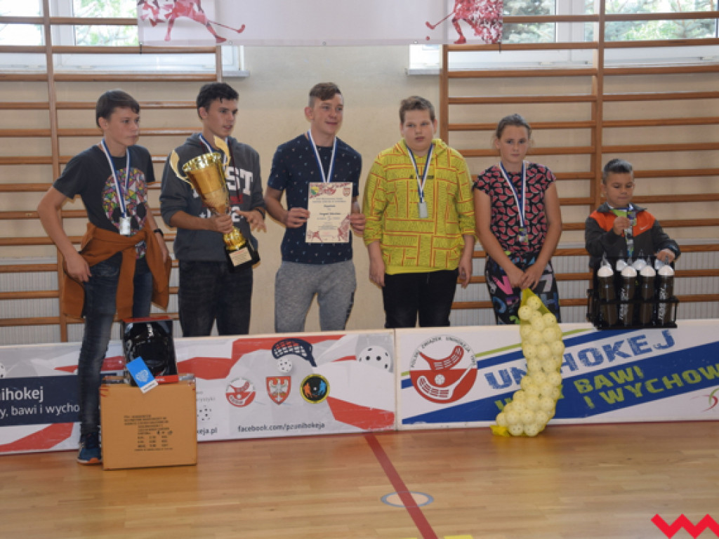 Horyzont Kołaczkowo zwycięża w mistrzostwach domów dziecka w unihokeju