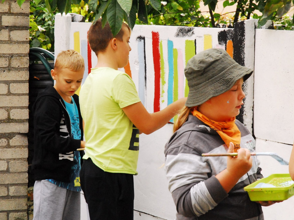Nowy mural w Kołaczkowie powstał dzięki pracy mieszkańców