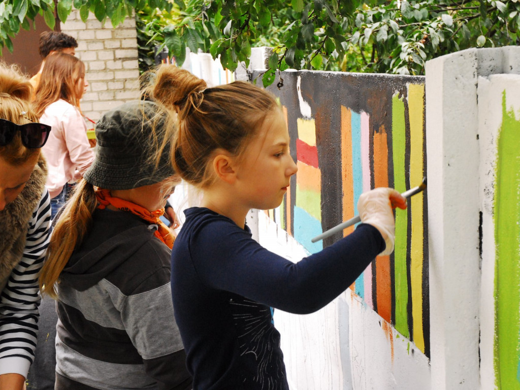 Nowy mural w Kołaczkowie powstał dzięki pracy mieszkańców
