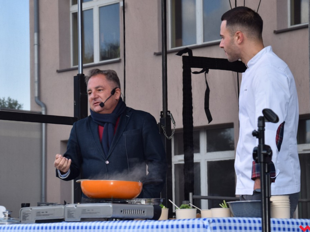 Skarby ze spiżarni gospodyń i patelnia mistrza, czyli pierwsze Powiatowe Święto Smaków