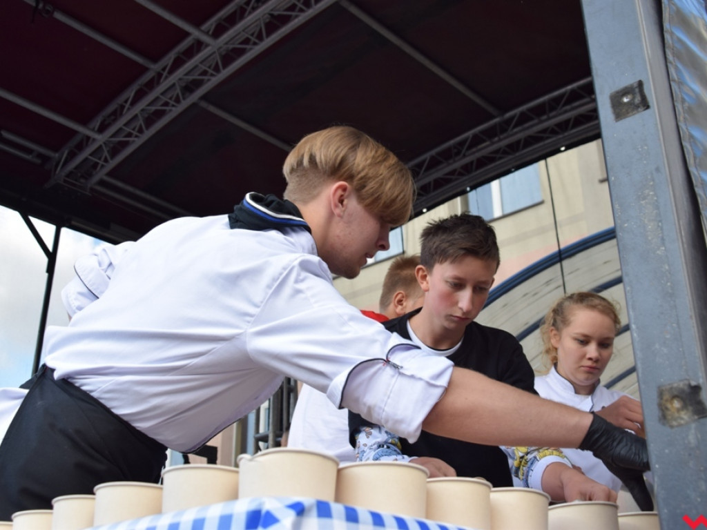 Skarby ze spiżarni gospodyń i patelnia mistrza, czyli pierwsze Powiatowe Święto Smaków