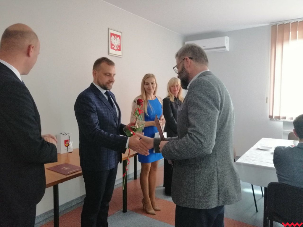Burmistrz Hubert Gruszczyński nagrodził nauczycieli i dyrektorów