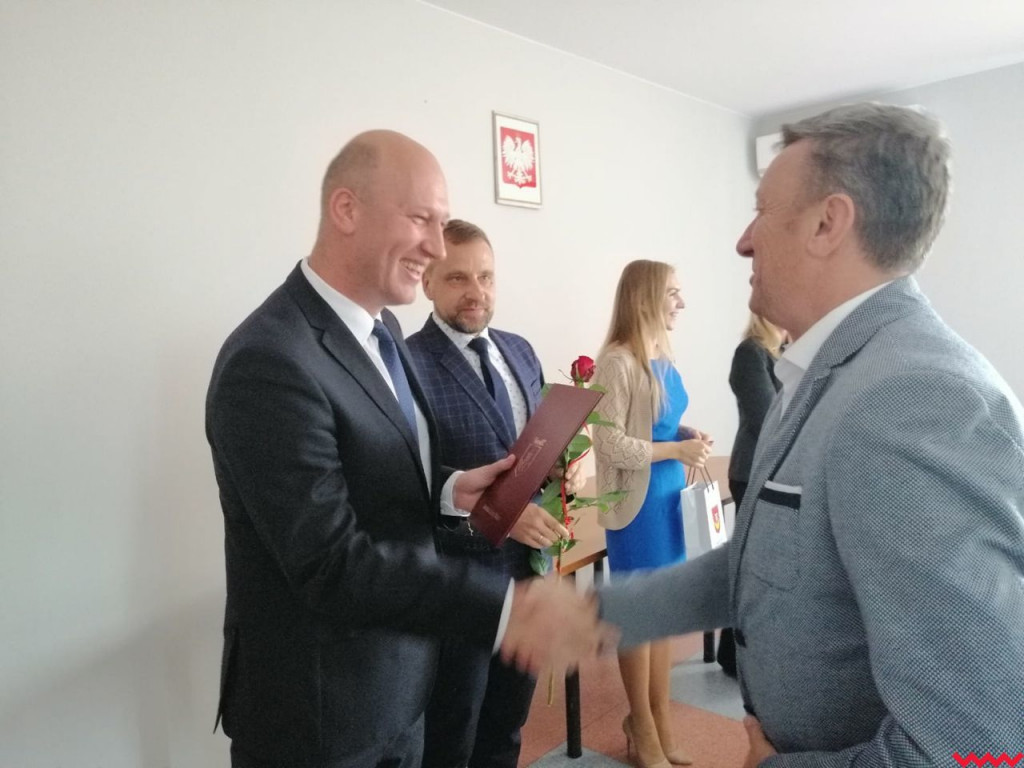Burmistrz Hubert Gruszczyński nagrodził nauczycieli i dyrektorów
