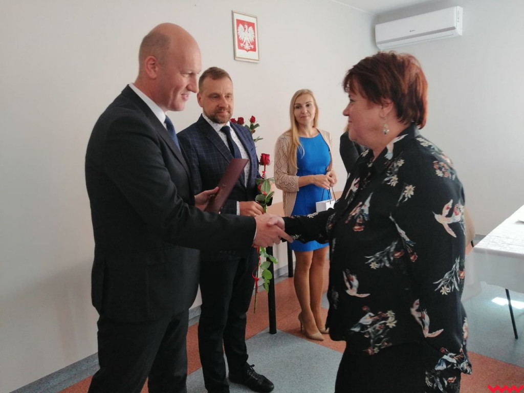 Burmistrz Hubert Gruszczyński nagrodził nauczycieli i dyrektorów