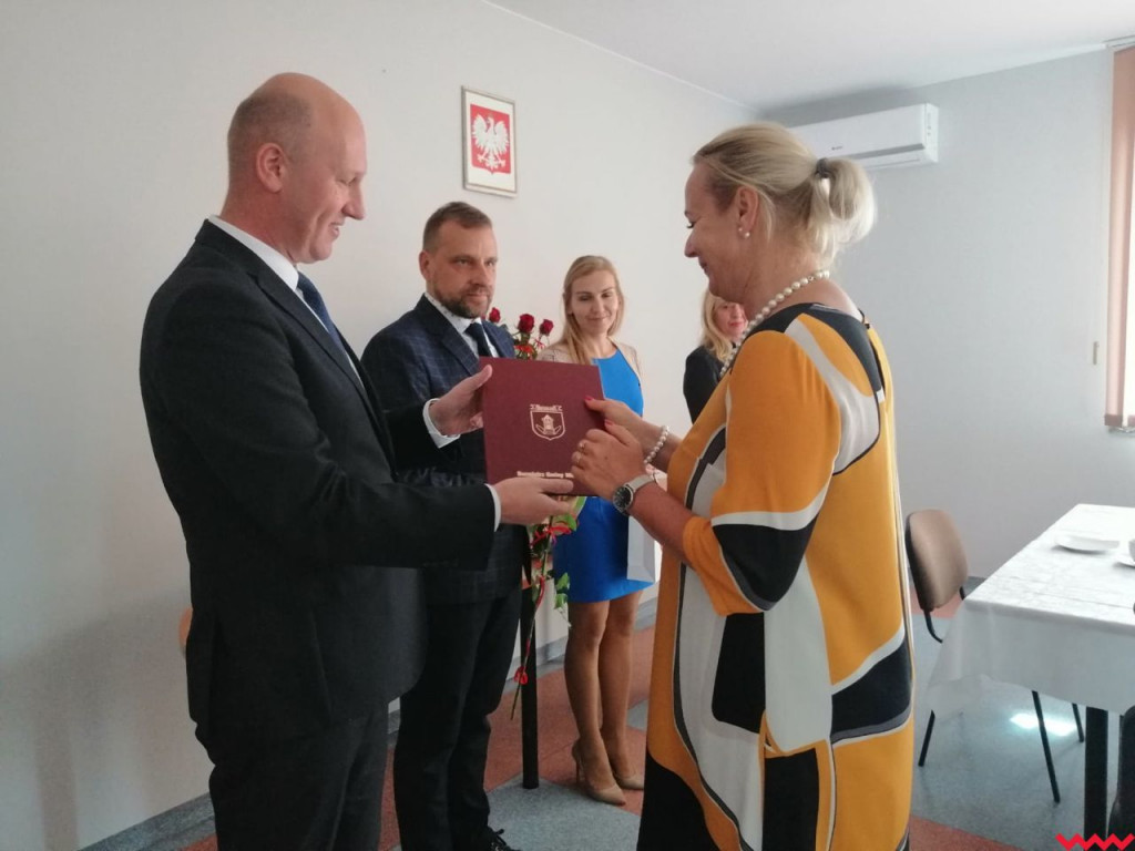 Burmistrz Hubert Gruszczyński nagrodził nauczycieli i dyrektorów