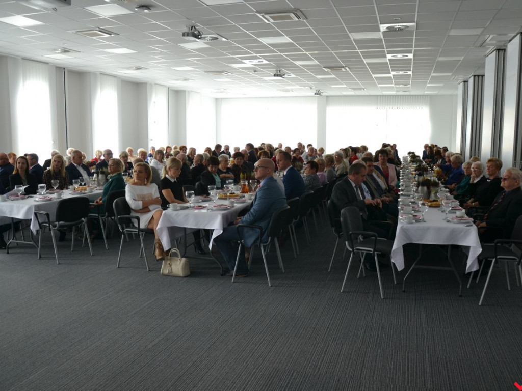 Rzesza docenionych nauczycieli na powiatowym Dniu Edukacji Narodowej