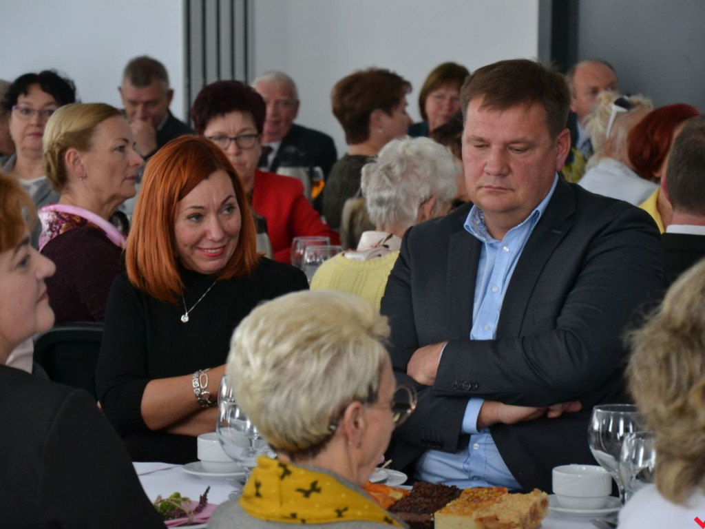 Rzesza docenionych nauczycieli na powiatowym Dniu Edukacji Narodowej