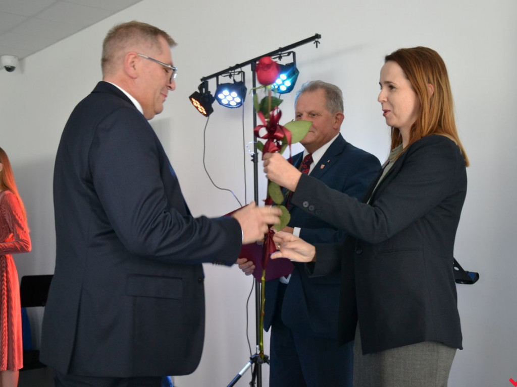 Rzesza docenionych nauczycieli na powiatowym Dniu Edukacji Narodowej