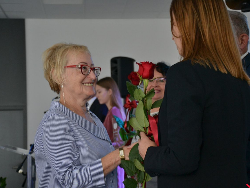 Rzesza docenionych nauczycieli na powiatowym Dniu Edukacji Narodowej