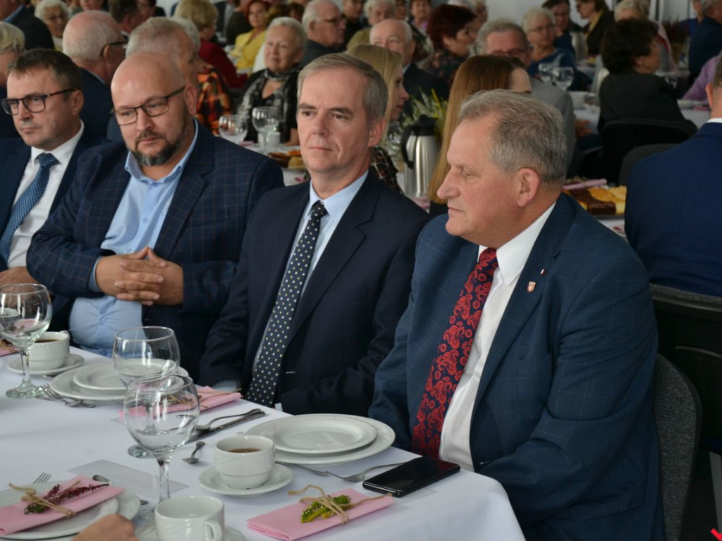 Rzesza docenionych nauczycieli na powiatowym Dniu Edukacji Narodowej