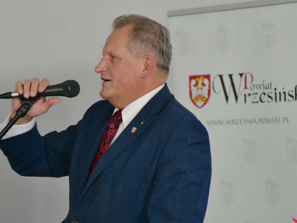 Rzesza docenionych nauczycieli na powiatowym Dniu Edukacji Narodowej