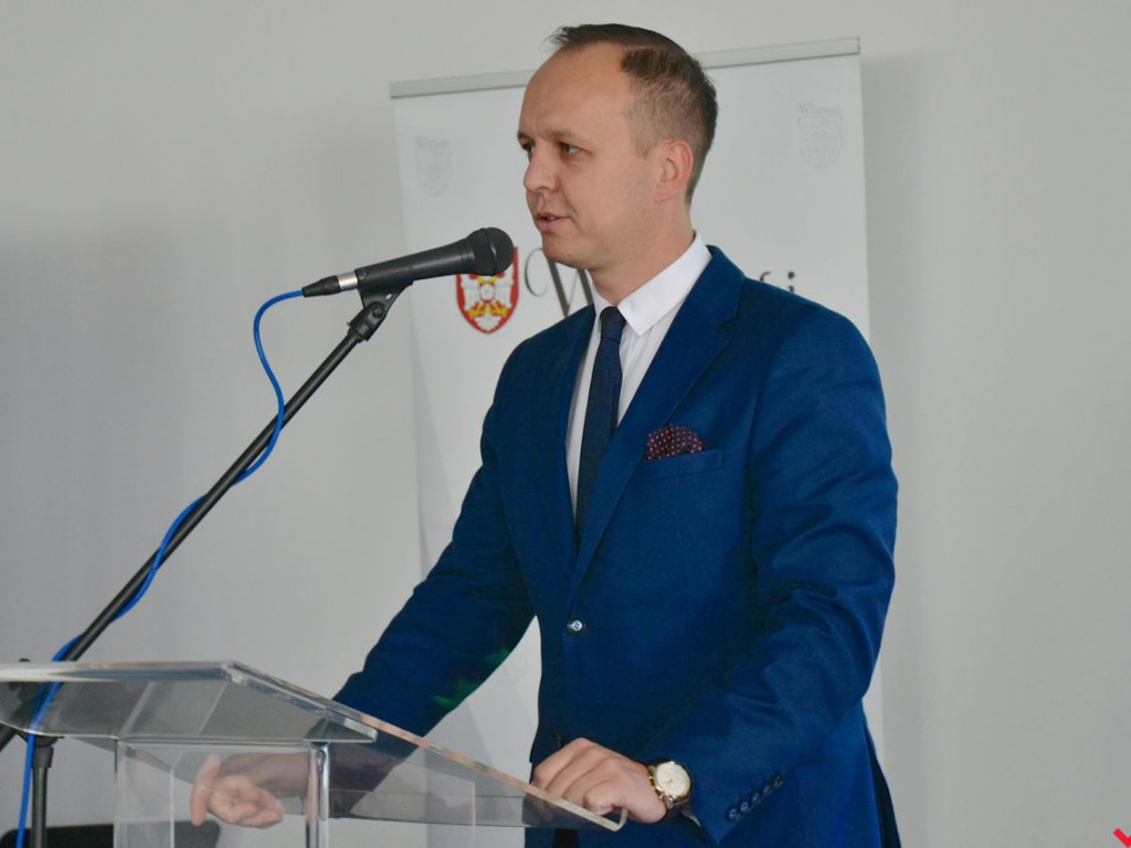 Rzesza docenionych nauczycieli na powiatowym Dniu Edukacji Narodowej