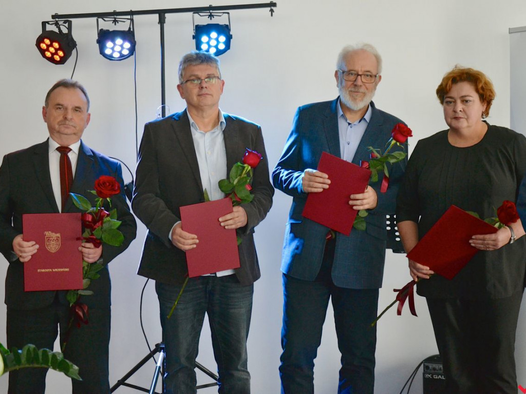 Rzesza docenionych nauczycieli na powiatowym Dniu Edukacji Narodowej