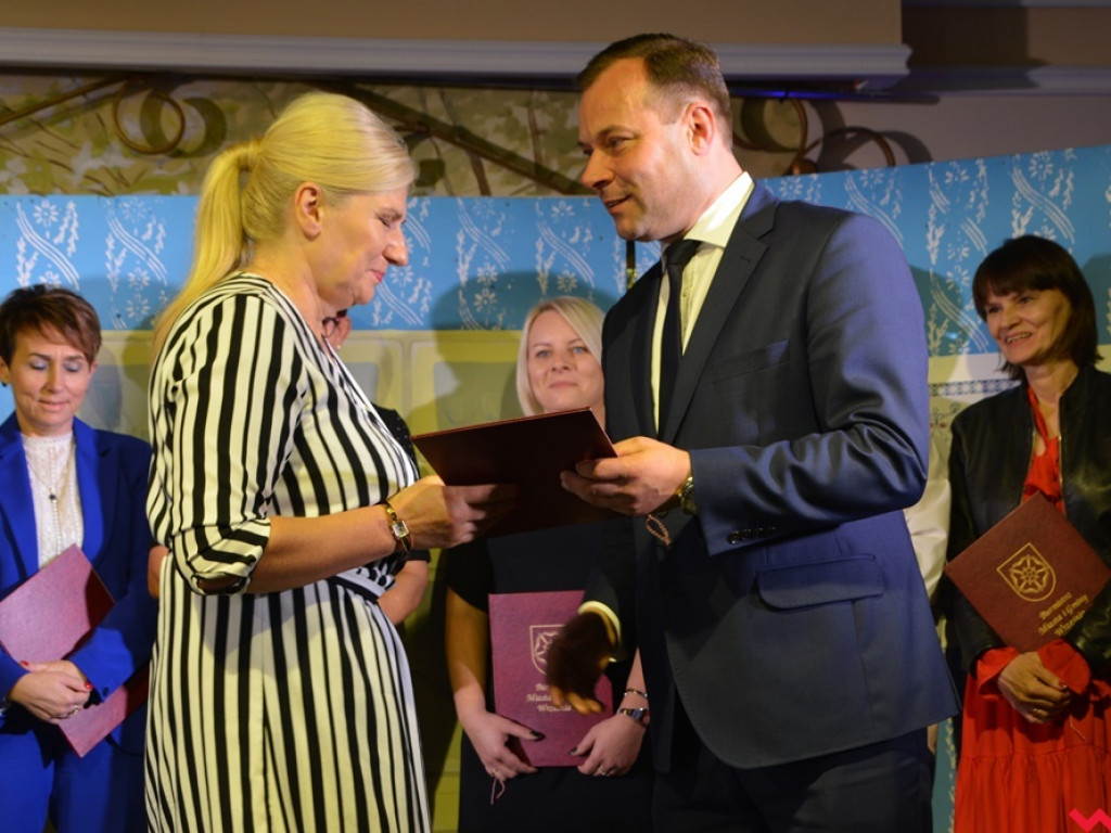 Wuchty szczyńścia belfrom! Obchody Dnia Edukacji Narodowej w gminie Września
