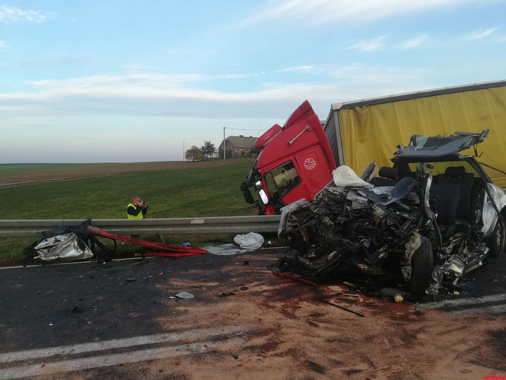 Tragiczny wypadek na drodze w Ratajach. Zginął w nim 21-letni mężczyzna