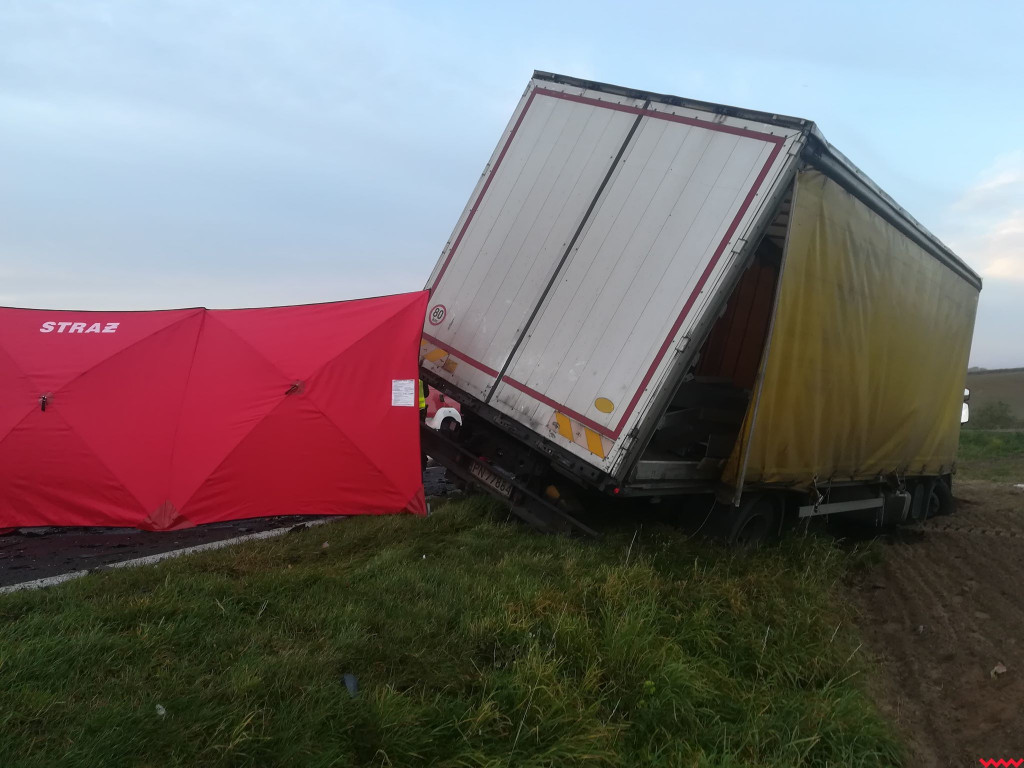 Tragiczny wypadek na drodze w Ratajach. Zginął w nim 21-letni mężczyzna