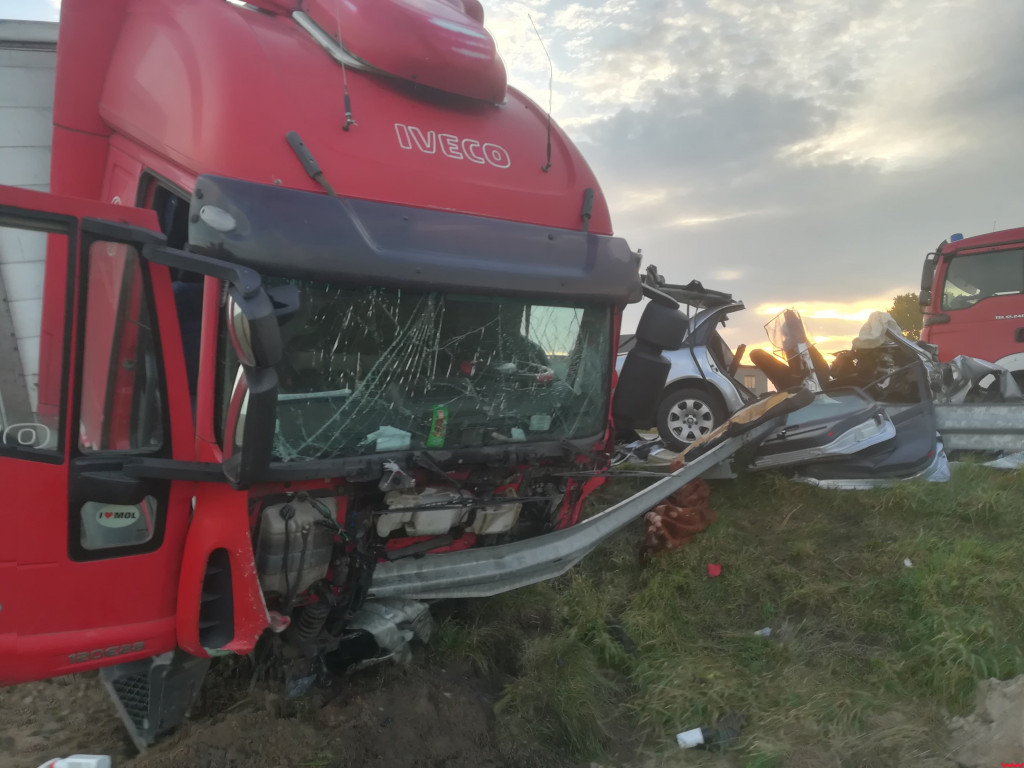 Tragiczny wypadek na drodze w Ratajach. Zginął w nim 21-letni mężczyzna