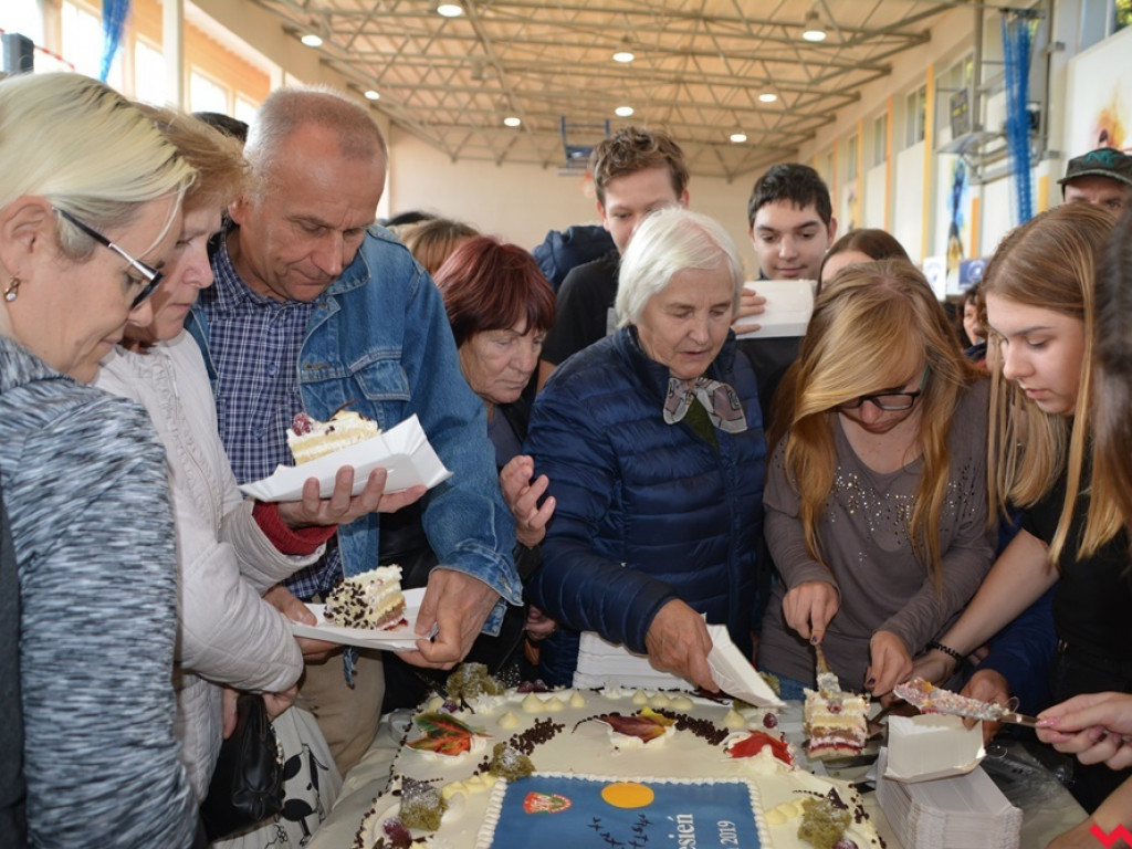 Walka o tort, kolejka do pyr i wystawcy ze statuetkami. 29. Targi Rolnicza Jesień to już historia