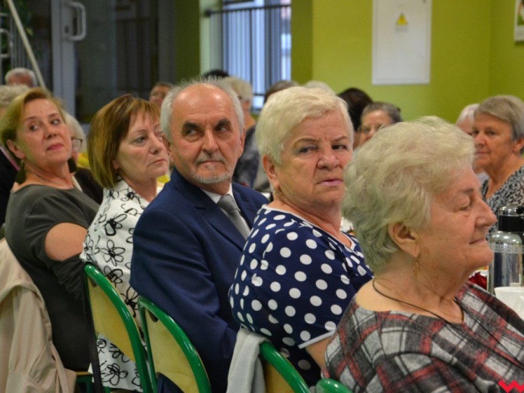 Burmistrz Miłosławia ku zadowoleniu emerytów zapoczątkował nową tradycję