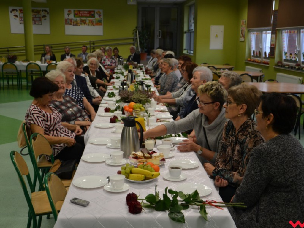 Burmistrz Miłosławia ku zadowoleniu emerytów zapoczątkował nową tradycję