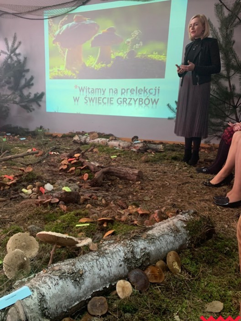 Sala lekcyjna zamieniła się w las. Prelekcja o grzybach w Grabowie Królewskim