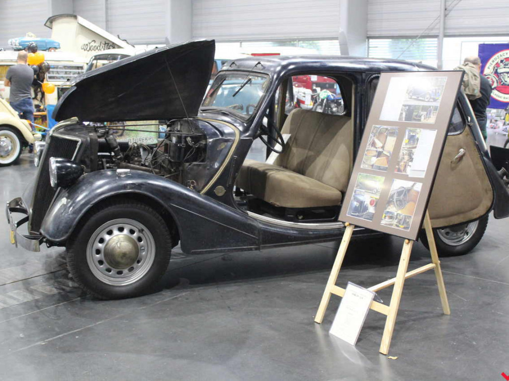 Królowe szos i warsztat samochodowy, czyli syreniarze dali czadu na Retro Motor Show!