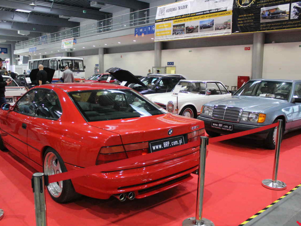 Królowe szos i warsztat samochodowy, czyli syreniarze dali czadu na Retro Motor Show!