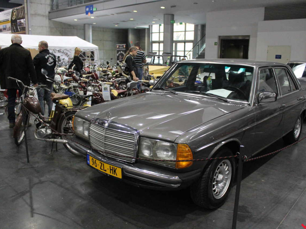 Królowe szos i warsztat samochodowy, czyli syreniarze dali czadu na Retro Motor Show!
