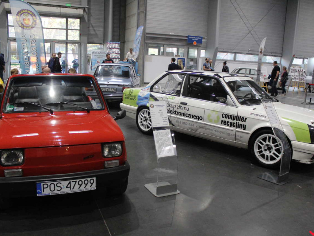 Królowe szos i warsztat samochodowy, czyli syreniarze dali czadu na Retro Motor Show!
