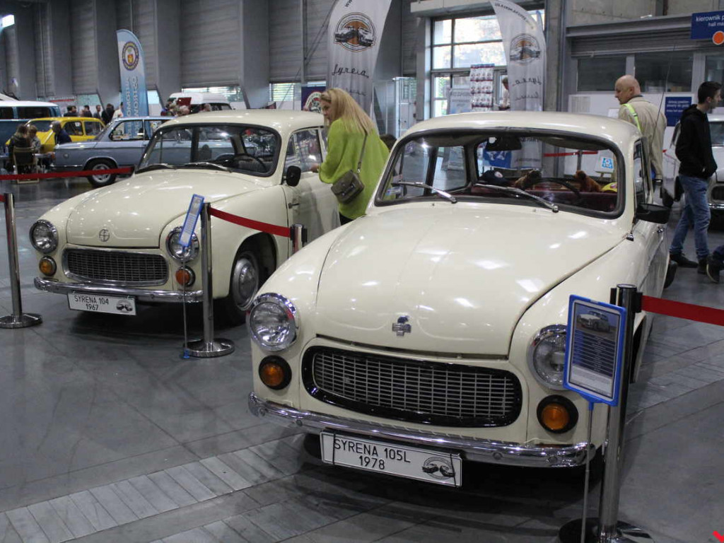 Królowe szos i warsztat samochodowy, czyli syreniarze dali czadu na Retro Motor Show!