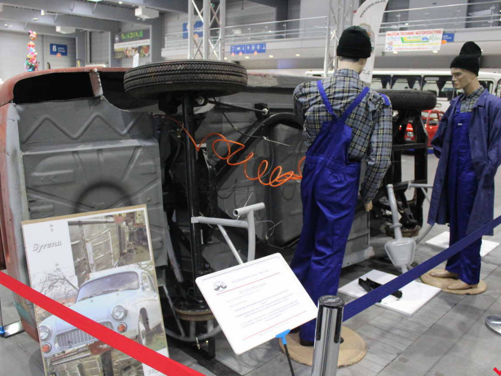 Królowe szos i warsztat samochodowy, czyli syreniarze dali czadu na Retro Motor Show!
