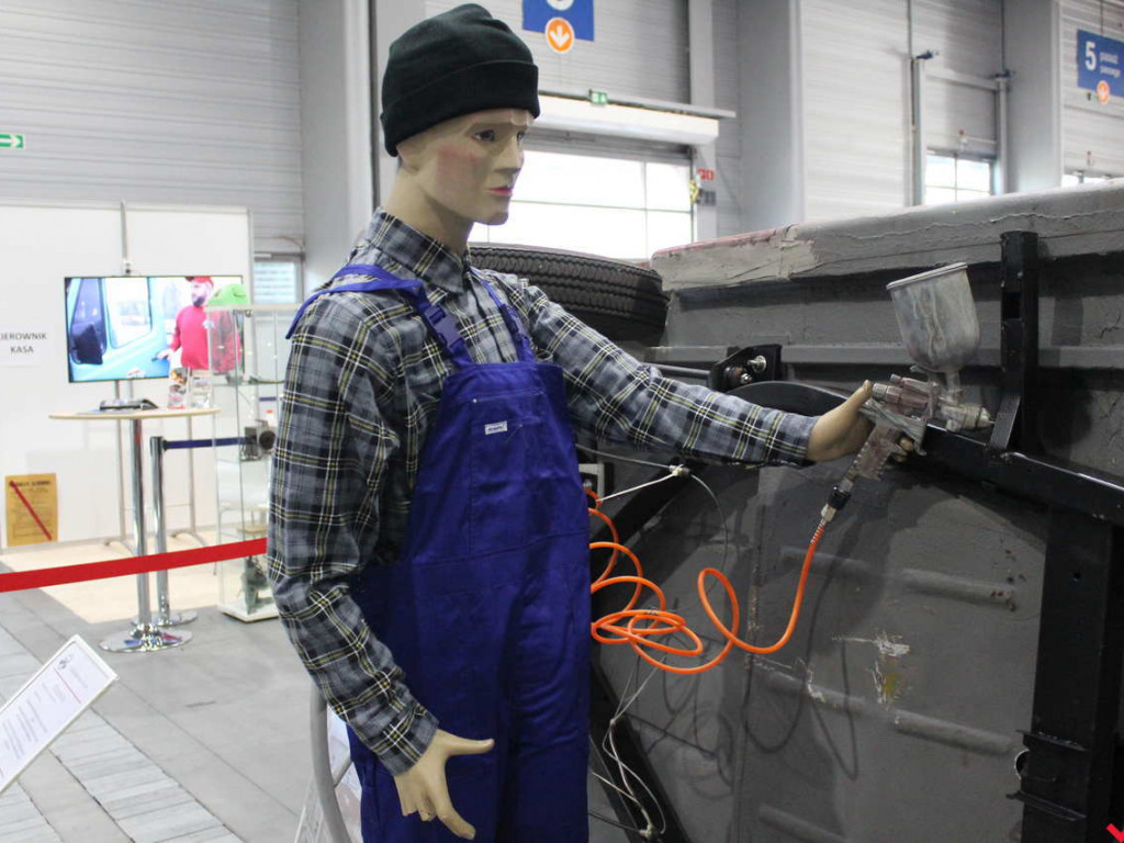 Królowe szos i warsztat samochodowy, czyli syreniarze dali czadu na Retro Motor Show!