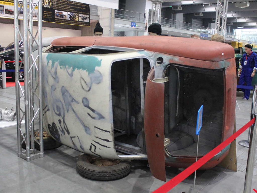 Królowe szos i warsztat samochodowy, czyli syreniarze dali czadu na Retro Motor Show!