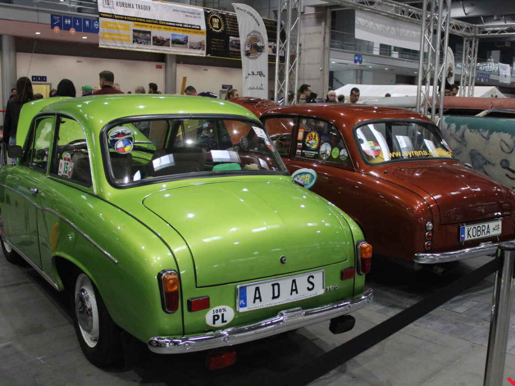 Królowe szos i warsztat samochodowy, czyli syreniarze dali czadu na Retro Motor Show!