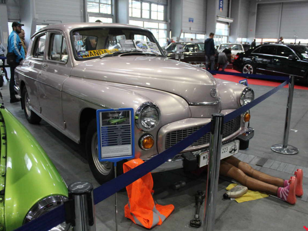 Królowe szos i warsztat samochodowy, czyli syreniarze dali czadu na Retro Motor Show!