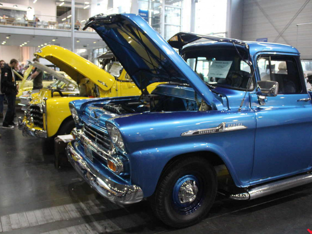 Królowe szos i warsztat samochodowy, czyli syreniarze dali czadu na Retro Motor Show!