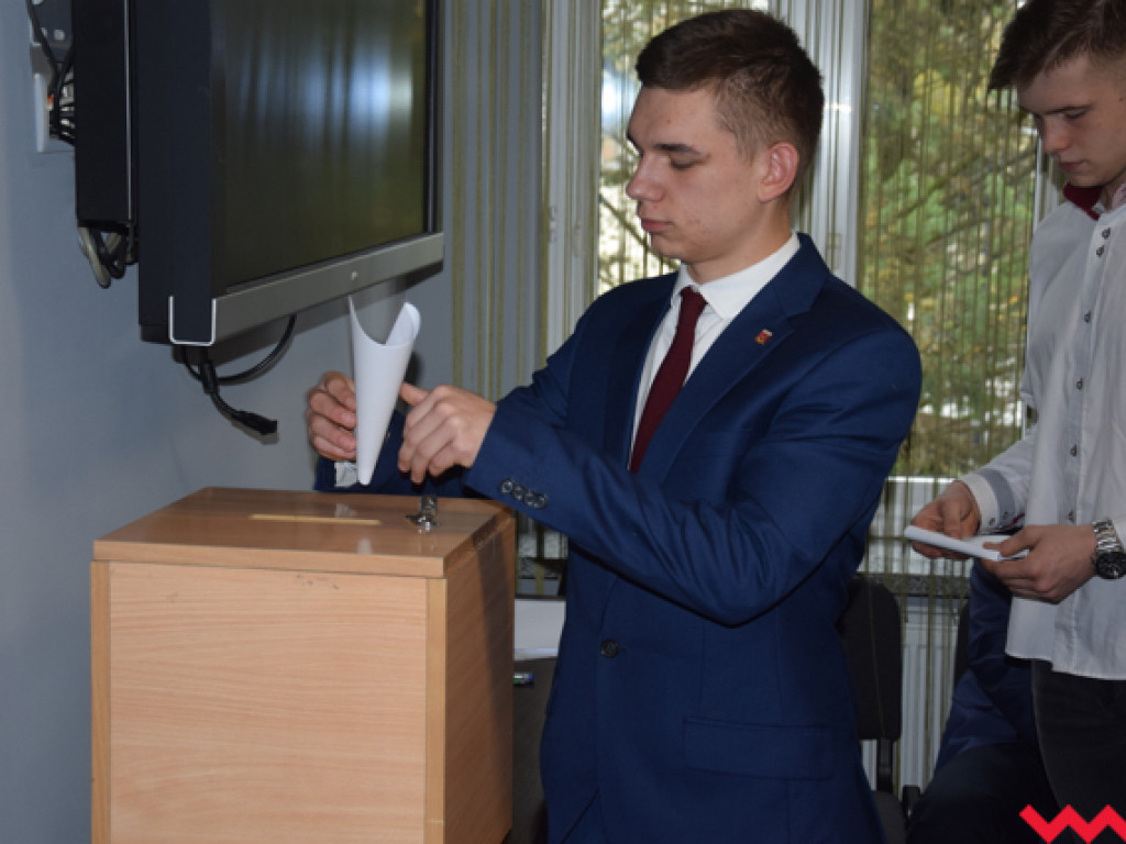 Pierwsze decyzje młodzieżowej rady powiatu. Przewodniczący, prezydium i komisja