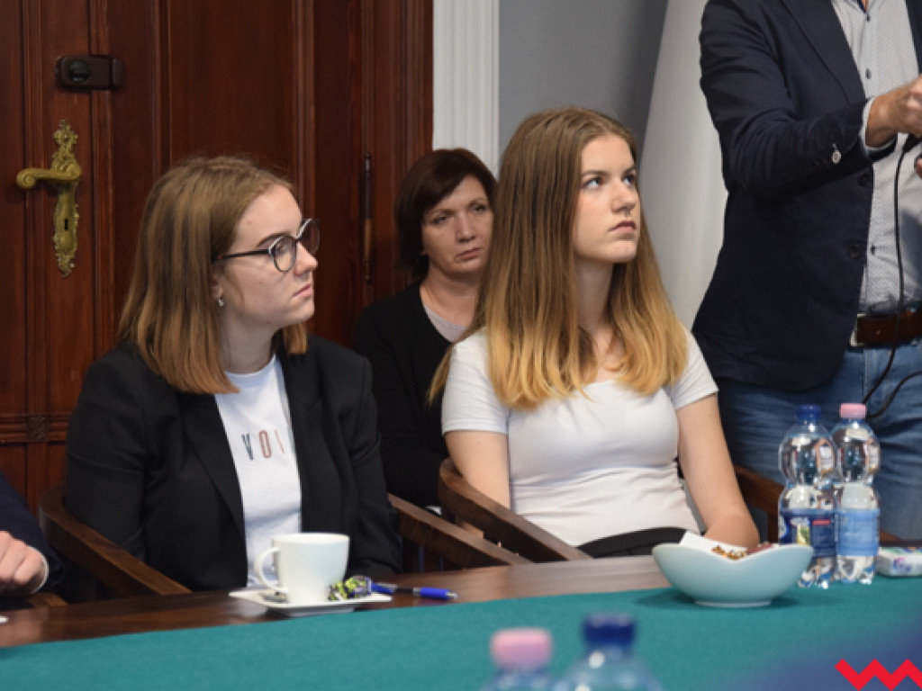 Pierwsze decyzje młodzieżowej rady powiatu. Przewodniczący, prezydium i komisja