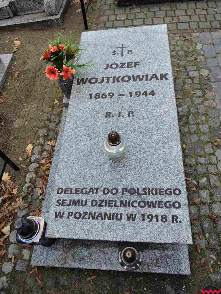Zapalili znicze pamięci i upamiętnili lokalnych bohaterów. Neklanie w społecznej akcji